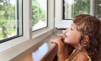 Plastové okná ako ochrana proti hluku