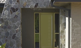 Plastové vchodové dvere s hliníkovou výplňou